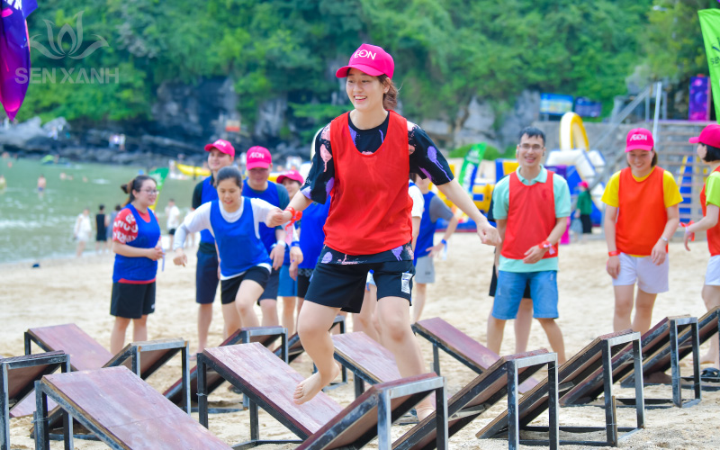 Trò chơi chuyền bóng bằng thìa