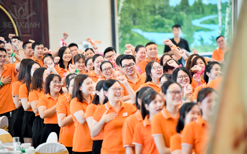 10 Trò Chơi Team Building Trong Nhà Cực Vui, Ai Cũng Chơi Được! Trò chơi Team Building trong nhà: Bước chân kết đoàn