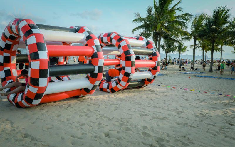 Hạ Long l&agrave; b&atilde;i biển c&oacute; thi&ecirc;n nhi&ecirc;n ưu &aacute;i, th&iacute;ch hợp tổ chức Team Building