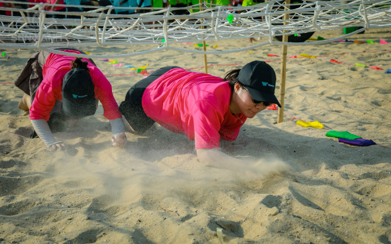 Chơi lăn xả, l&agrave;m việc hết m&igrave;nh