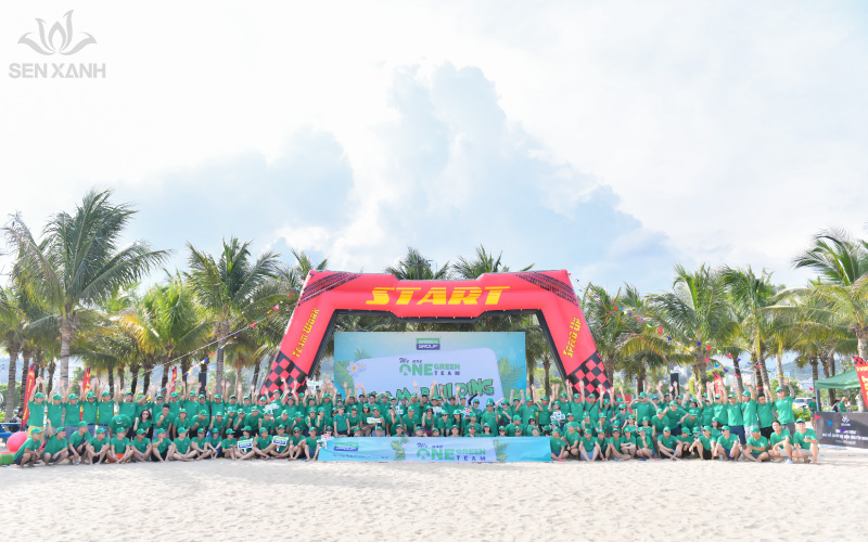 300 th&agrave;nh vi&ecirc;n Green Group c&ugrave;ng chụp h&igrave;nh kỷ niệm chuyến đi &yacute; nghĩa tại Hạ Long&nbsp;