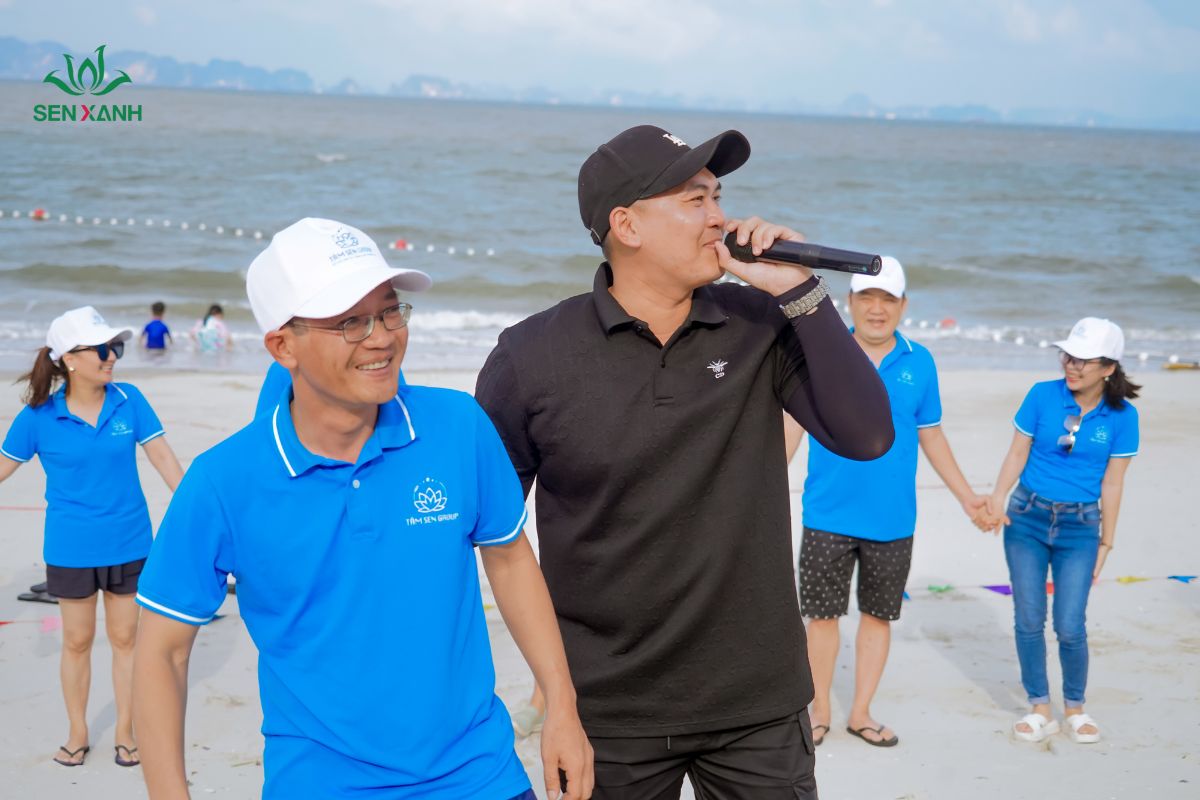 Mẫu kịch bản mc team building chuyên nghiệp MC cần sức khỏe tốt để dễ dàng điều phối chương trình