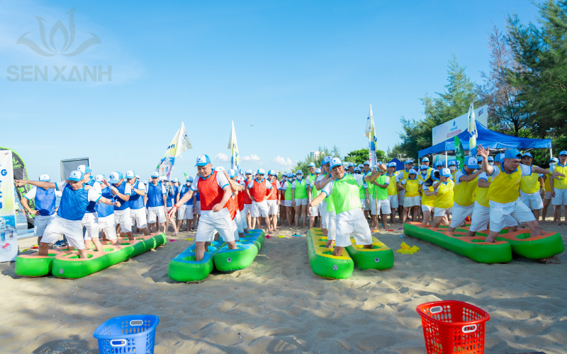 Tr&ograve; chơi &ldquo;Chuối dập lửa&rdquo; gi&uacute;p mọi người đo&agrave;n kết, gi&uacute;p đỡ lẫn nhau