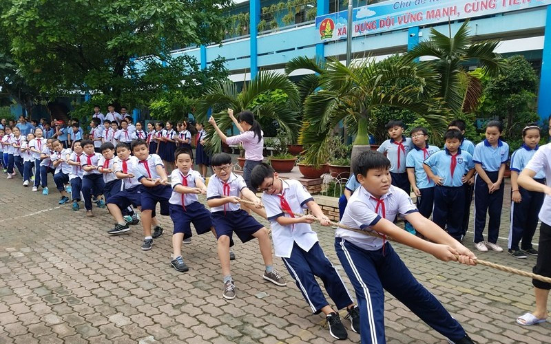 Các Trò Chơi Dành Cho Học Sinh Cấp 2 Bổ Ích, Vui Nhộn Trò chơi “Kéo co” là trò chơi vận động ngoài trời