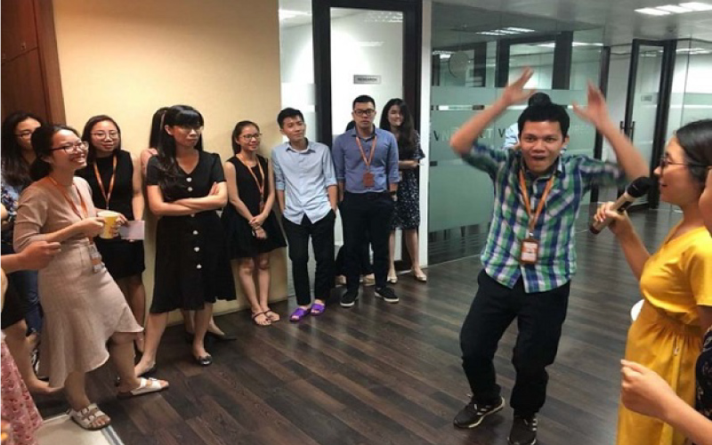 Các Trò Chơi Team Building Trong Văn Phòng Dễ Chơi, Cực Vui Trò chơi “Thổi tắt nến”vui nhộn