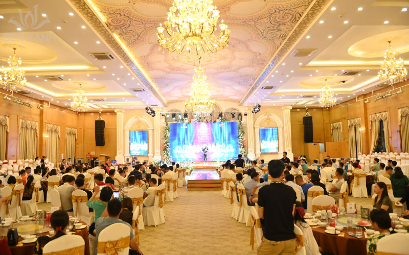 Đ&ecirc;m tiệc được tổ chức tại nh&agrave; h&agrave;ng sang trọng, đẳng cấp tại Hạ Long