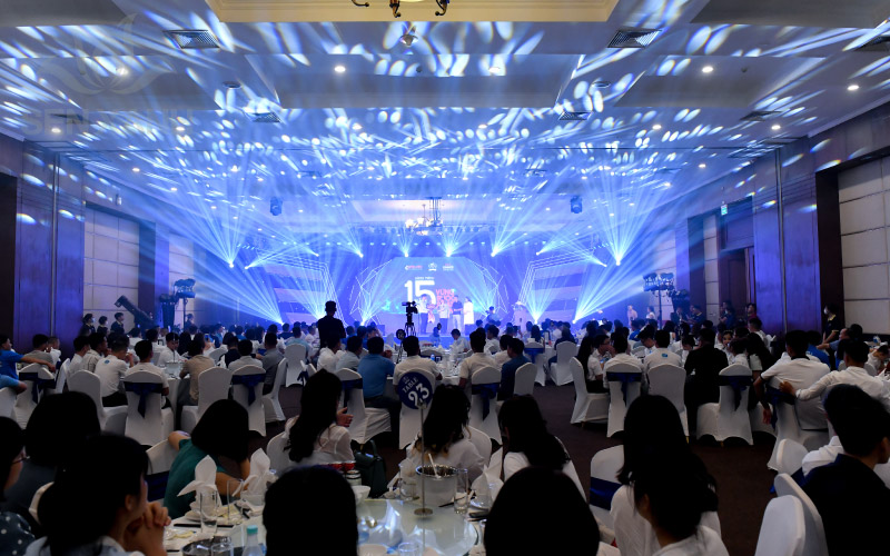 Đại tiệc Gala Kỷ Niệm được đầu tư chỉn chu về &acirc;m thanh, &aacute;nh s&aacute;ng