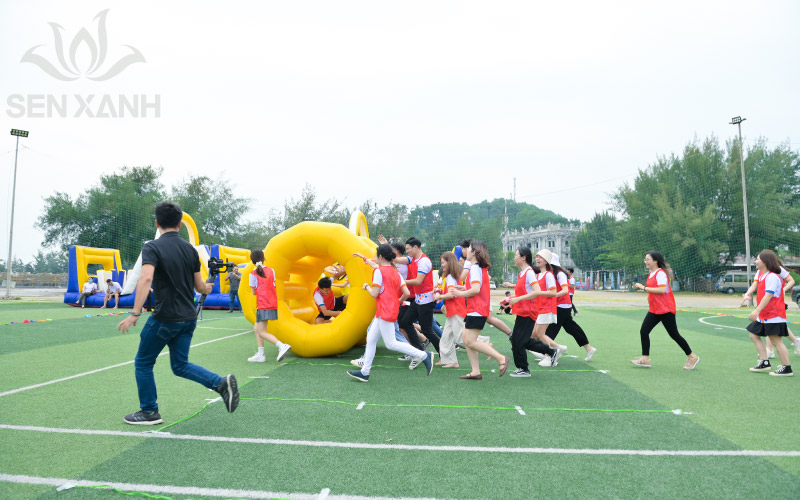 C&aacute;c tr&ograve; chơi đều mang t&iacute;nh gắn kết đồng đội, tạo tiếng cười v&agrave; sự hứng khởi cho c&aacute;c th&agrave;nh vi&ecirc;n