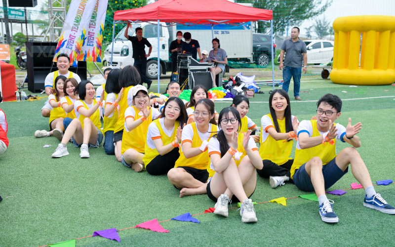 C&aacute;c th&agrave;nh vi&ecirc;n đểu tỏ ra th&iacute;ch th&uacute; với c&aacute;c tr&ograve; chơi Team Building m&agrave; Sen Xanh thiết kế