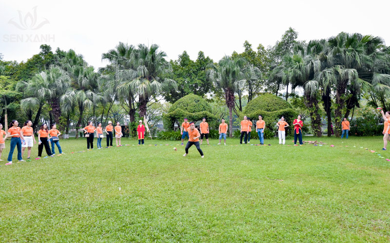 Chương tr&igrave;nh ban đầu được dự kiến tổ chức ngo&agrave;i trời nhưng gặp vấn đề trời mưa