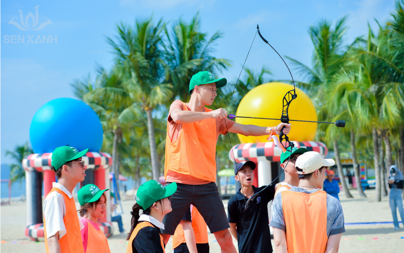 C&aacute;c th&agrave;nh vi&ecirc;n GENTIS h&agrave;o hứng tham gia c&aacute;c tr&ograve; chơi Team Building b&atilde;i biển đầy s&ocirc;i động