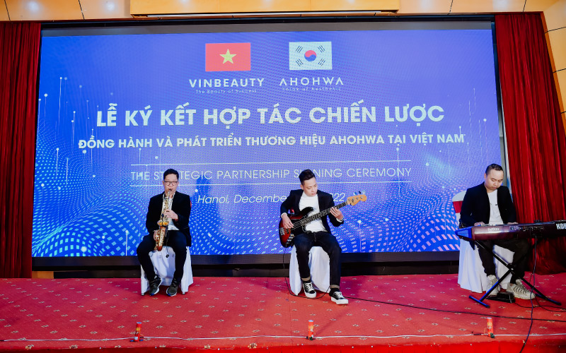 Tổ Chức Sự Kiện Year End Party Và Lễ Ký Kết Hợp Tác Giữa AHOHWA Và Vinbeauty Những bản nhạc trang trọng mở đầu lễ ký hợp hợp tác giữa hai bên