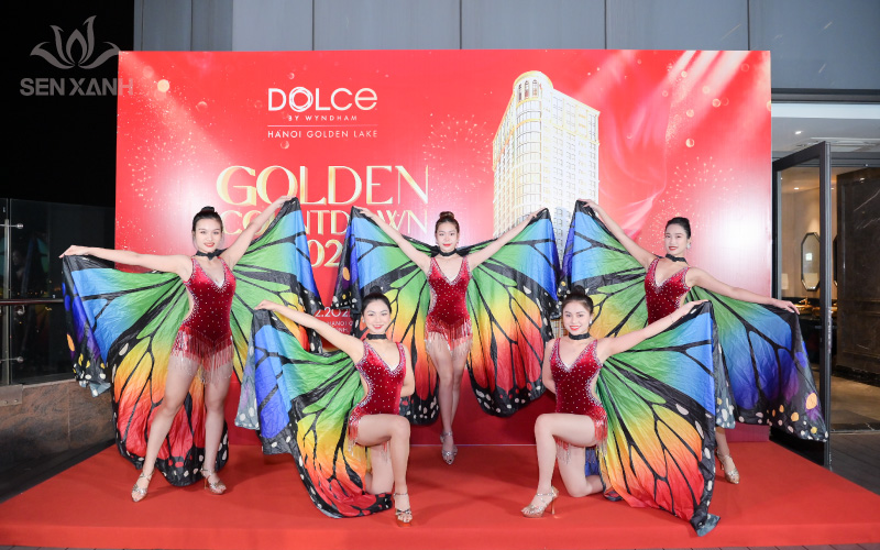 Đại nhạc hội &acirc;m nhạc s&ocirc;i động với sự xuất hiện của c&aacute;c vũ c&ocirc;ng, DJ chuy&ecirc;n nghiệp do Sen Xanh đặc biệt l&ecirc;n kịch bản
