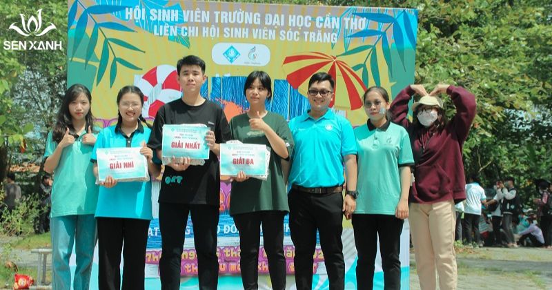 tổng kết chương tr&igrave;nh v&agrave; trao thưởng cho c&aacute;c đội xuất sắc