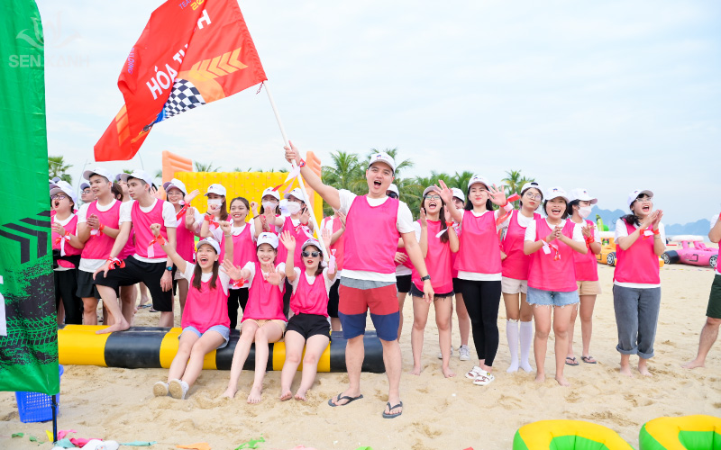 C&aacute;c th&agrave;nh vi&ecirc;n đều h&agrave;o hứng tham gia c&aacute;c chương tr&igrave;nh m&agrave; Sen Xanh thiết kế