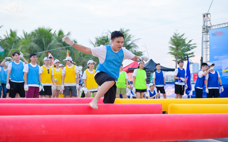 Dụng cụ tr&ograve; chơi Team Building được đội ngũ Sen Xanh chuẩn bị đầy đủ v&agrave; s&aacute;ng tạo