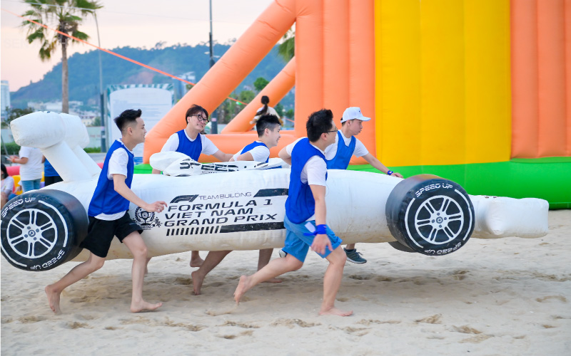 C&aacute;c th&agrave;nh vi&ecirc;n đều h&agrave;o hứng tham gia c&aacute;c chương tr&igrave;nh m&agrave; Sen Xanh thiết kế