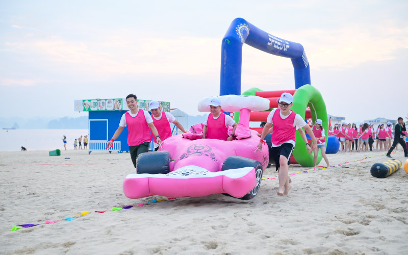 Dụng cụ tr&ograve; chơi Team Building được đội ngũ Sen Xanh chuẩn bị đầy đủ v&agrave; s&aacute;ng tạo