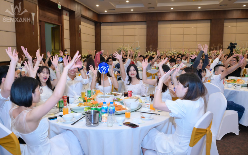 Chương tr&igrave;nh Gala Dinner được tổ chức trong kh&ocirc;ng gian ấm c&uacute;ng, sang trọng