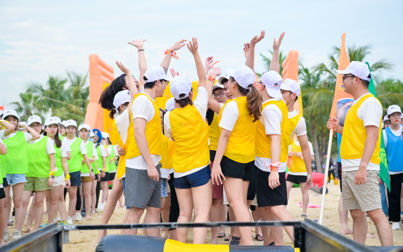 Chương tr&igrave;nh Team Building được Sen Xanh thiết kế tr&ograve; chơi mang t&iacute;nh kết nối đồng đội