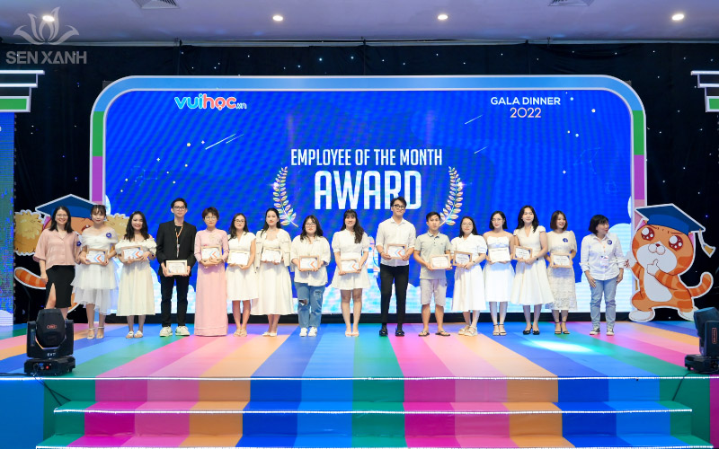 Employee of the Month - Vinh danh nh&acirc;n vi&ecirc;n xuất sắc của C&ocirc;ng ty Vuihoc