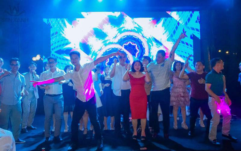 Đ&ecirc;m Gala kỷ niệm T&acirc;m Sen Group được Sen Xanh tổ chức ngo&agrave;i trời đầy &yacute; nghĩa