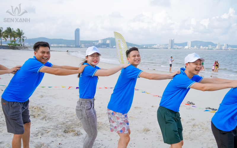 Sen Xanh triển khai nhiều hoạt động Team Building tr&ecirc;n b&atilde;i biển th&uacute; vị, gắn kết tinh thần đo&agrave;n kết