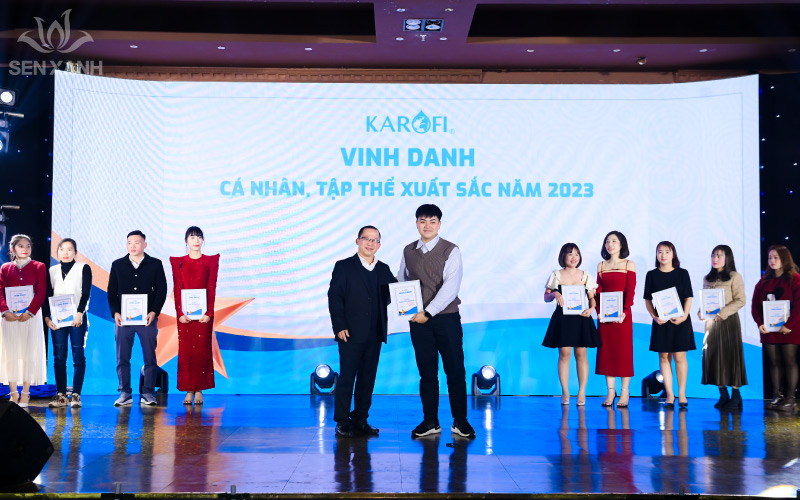 Những c&aacute; nh&acirc;n xuất sắc của Karofi trong một năm vừa qua được vinh danh