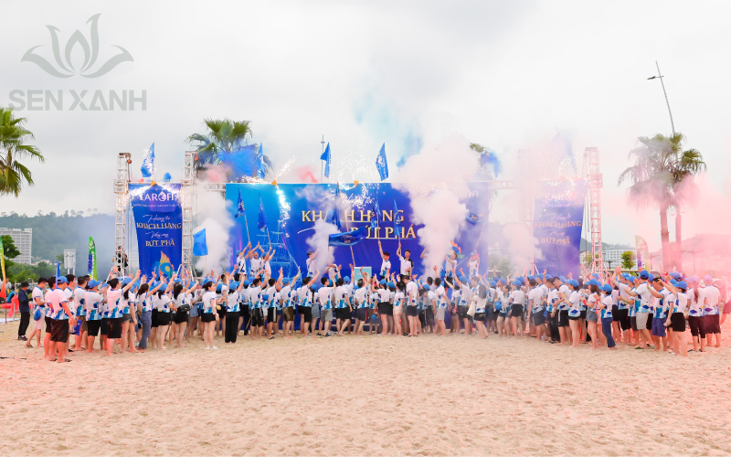 Tổ chức Team Building - Bứt ph&aacute; để th&agrave;nh c&ocirc;ng&nbsp;