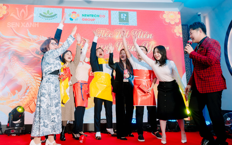 Phần thi thiết kế thời trang kịch t&iacute;nh trong đ&ecirc;m tiệc Gala Dinner