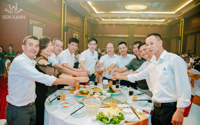 Kh&ocirc;ng kh&iacute; Gala Dinner thực sự b&ugrave;ng nổ, để lại những ấn tượng s&acirc;u sắc trong l&ograve;ng mỗi th&agrave;nh vi&ecirc;n Hanoimilk.