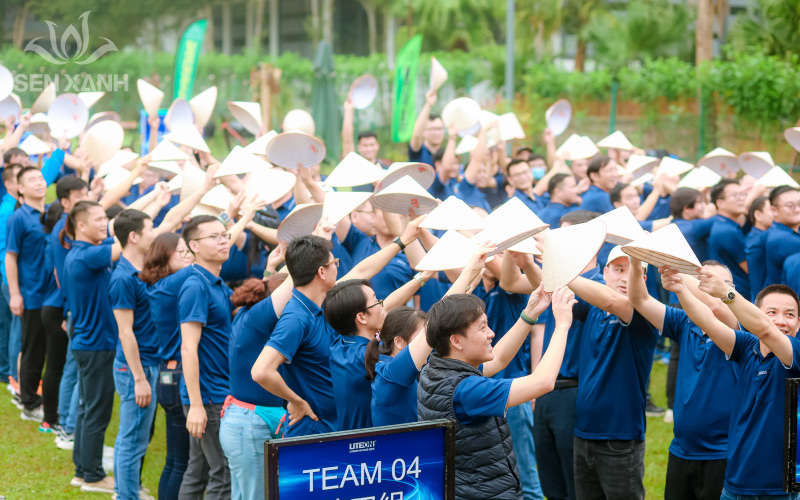 Phần thi trao n&oacute;n y&ecirc;u cầu sự kh&eacute;o l&eacute;o của c&aacute;c th&agrave;nh vi&ecirc;n trong đội