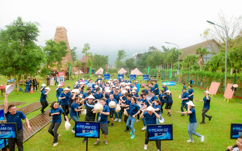 D&ugrave; thời tiết c&oacute; mưa cũng kh&ocirc;ng cản nổi tinh thần chơi hết m&igrave;nh của c&aacute;c th&agrave;nh vi&ecirc;n Liteon