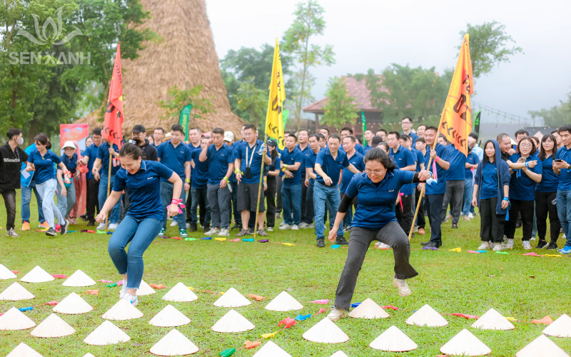 Phần thi trao n&oacute;n y&ecirc;u cầu sự kh&eacute;o l&eacute;o của c&aacute;c th&agrave;nh vi&ecirc;n trong đội