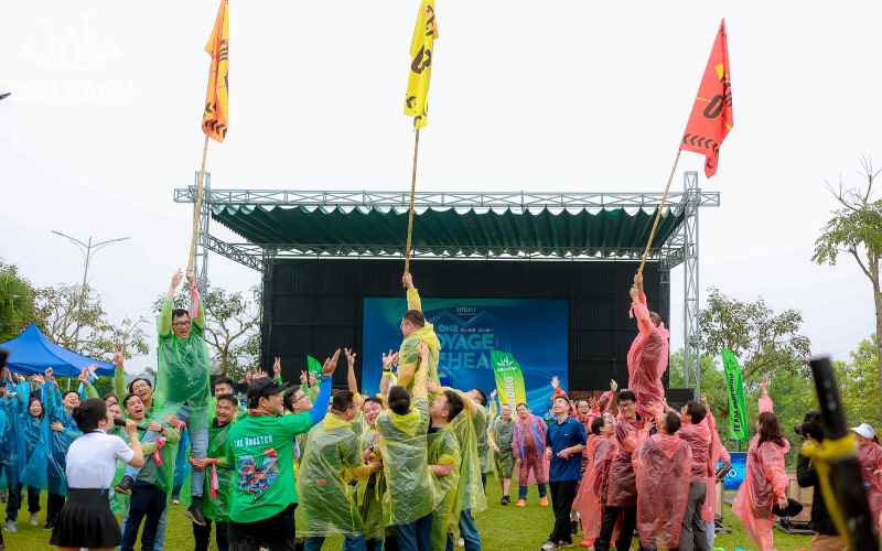 D&ugrave; thời tiết c&oacute; mưa cũng kh&ocirc;ng cản nổi tinh thần chơi hết m&igrave;nh của c&aacute;c th&agrave;nh vi&ecirc;n Liteon