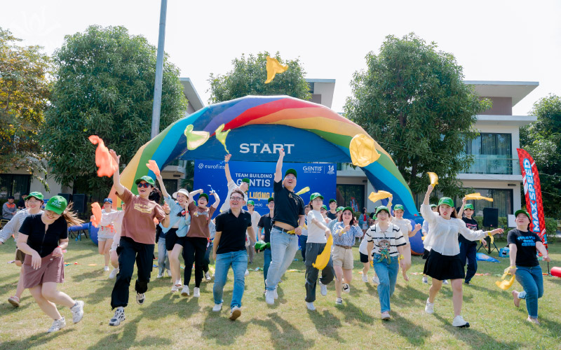 C&aacute;c th&agrave;nh vi&ecirc;n GENTIS chụp ảnh kỷ niệm trong buổi Team Building đầy năng lượng