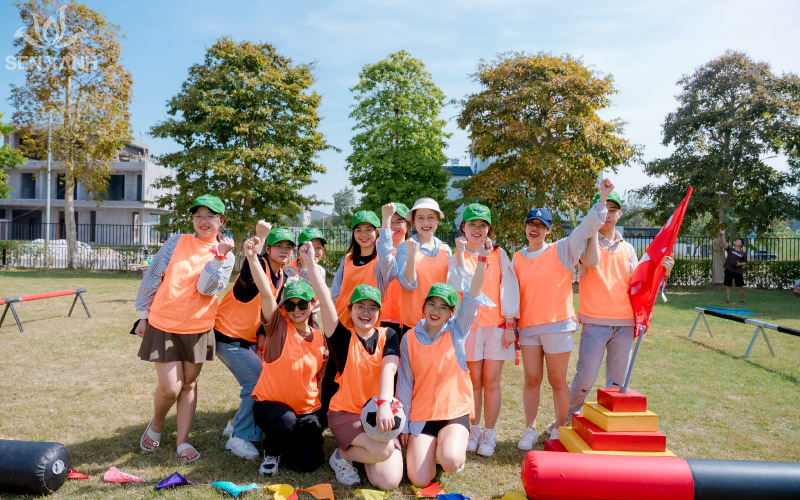 C&aacute;c th&agrave;nh vi&ecirc;n GENTIS chụp ảnh kỷ niệm trong buổi Team Building đầy năng lượng