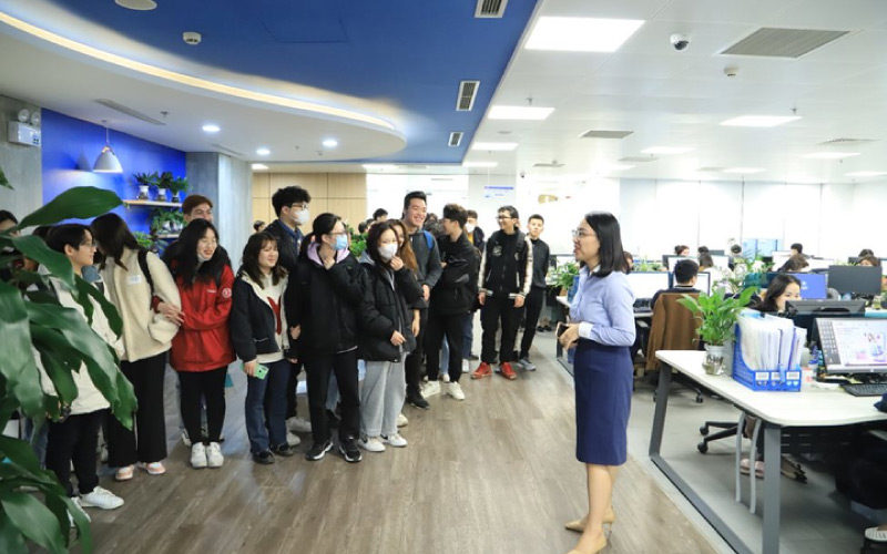 Company Tour thường tập trung vào giáo dục và chuyên môn