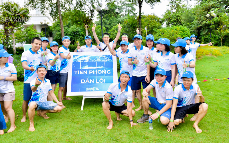 Hoạt động gh&eacute;p tranh được c&aacute;c th&agrave;nh vi&ecirc;n KAROFI phối hợp nhịp nh&agrave;ng