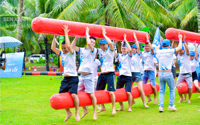 V&aacute;c gỗ (b&oacute;ng hơi) về nh&agrave; gắn kết tinh thần l&agrave;m việc nh&oacute;m