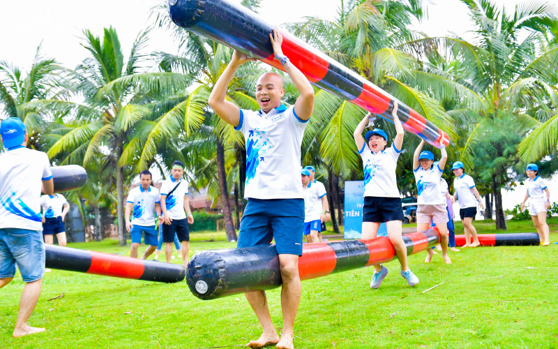 V&aacute;c gỗ (b&oacute;ng hơi) về nh&agrave; gắn kết tinh thần l&agrave;m việc nh&oacute;m
