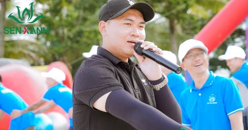 Một MC chuy&ecirc;n nghiệp kh&ocirc;ng chỉ duy tr&igrave; năng lượng m&agrave; c&ograve;n biết c&aacute;ch tạo ra những khoảnh khắc b&ugrave;ng nổ