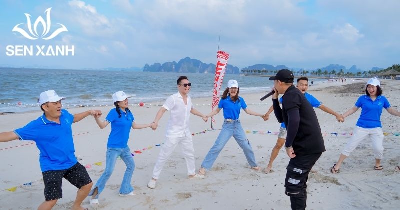 C teambuilding giỏi kh&ocirc;ng chỉ l&agrave; người dẫn chương tr&igrave;nh m&agrave; c&ograve;n l&agrave; người bạn đồng h&agrave;nh c&ugrave;ng c&aacute;c đội chơi.