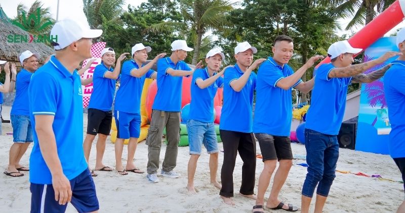 Tr&ograve; chơi n&agrave;y tạo kh&ocirc;ng kh&iacute; vui vẻ, gi&uacute;p mọi người giải tr&iacute; v&agrave; thư gi&atilde;n trong c&aacute;c sự kiện nh&oacute;m.
