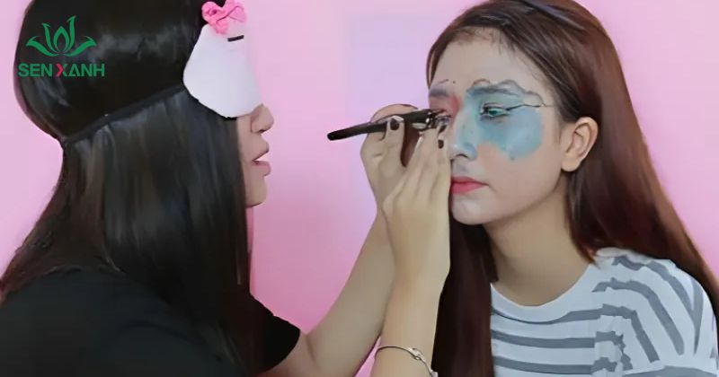 Tr&ograve; chơi n&agrave;y kh&ocirc;ng chỉ mang lại tiếng cười m&agrave; c&ograve;n gi&uacute;p ph&aacute;t triển khả năng giao tiếp v&agrave; phối hợp.