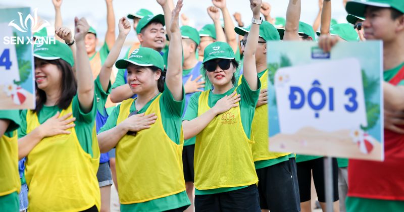 Tr&ograve; chơi mang t&iacute;nh biểu tượng chiến thuật kết hợp vận động h&agrave;i hước.