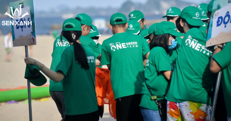 15+ Trò chơi Mini Game Teambuilding Vui Nhộn & Dễ Tổ Chức 2026 Trò chơi này mang tính tương tác cao, phù hợp làm trò khởi động hoặc phá băng.