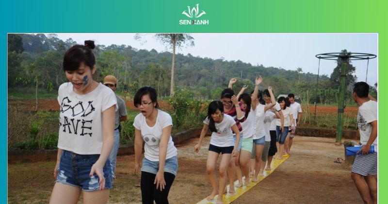 Top 15 trò chơi team building đông người vui nhộn Con Đường Trơn Trượt