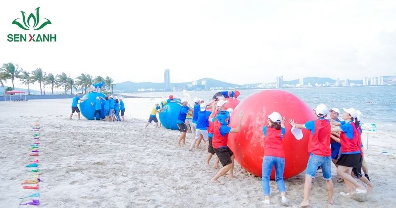 Tr&ograve; chơi n&agrave;y kh&ocirc;ng chỉ gi&uacute;p giải tr&iacute; m&agrave; c&ograve;n khuyến kh&iacute;ch sự phối hợp v&agrave; s&aacute;ng tạo trong c&aacute;c đội.