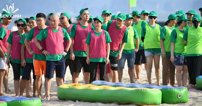 Việc chuẩn bị đầy đủ dụng cụ v&agrave; thiết bị khi tổ chức Team Building l&agrave; yếu tố then chốt gi&uacute;p chương tr&igrave;nh diễn ra thuận lợi v&agrave; an to&agrave;n.